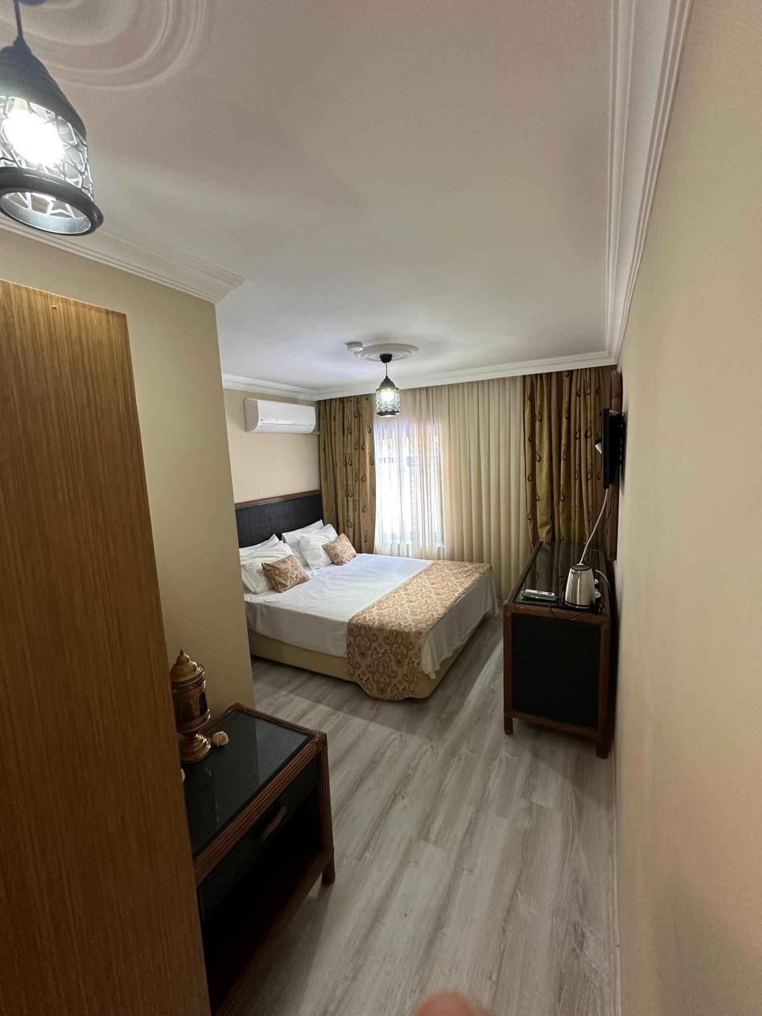 Loost Town Inn Hotel Анталия Екстериор снимка