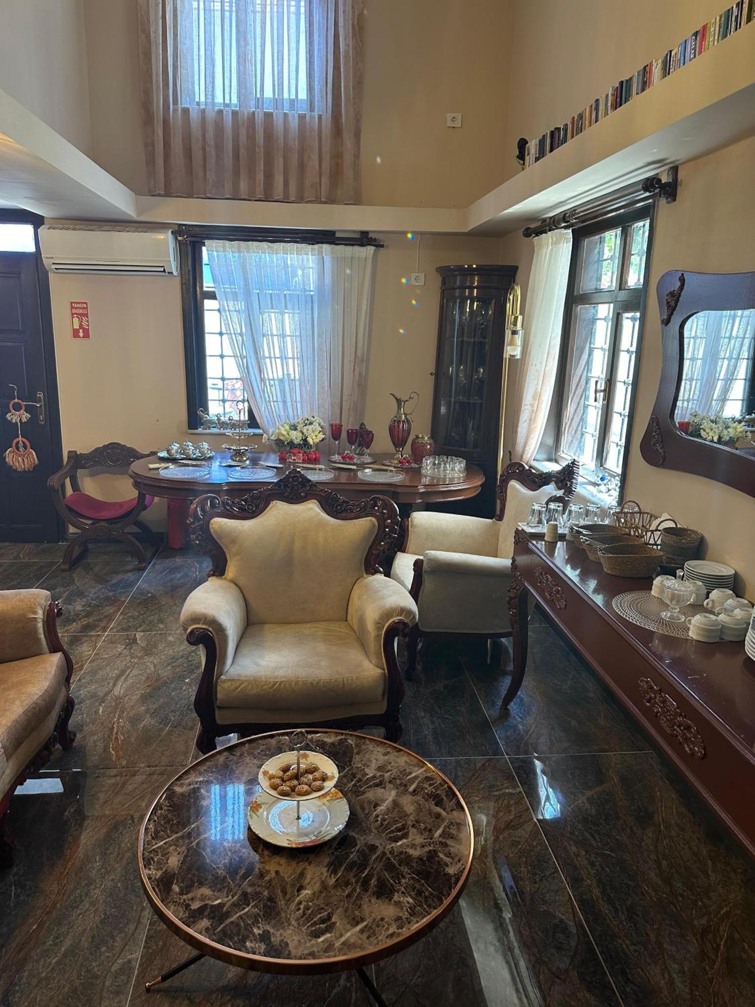 Loost Town Inn Hotel Анталия Екстериор снимка