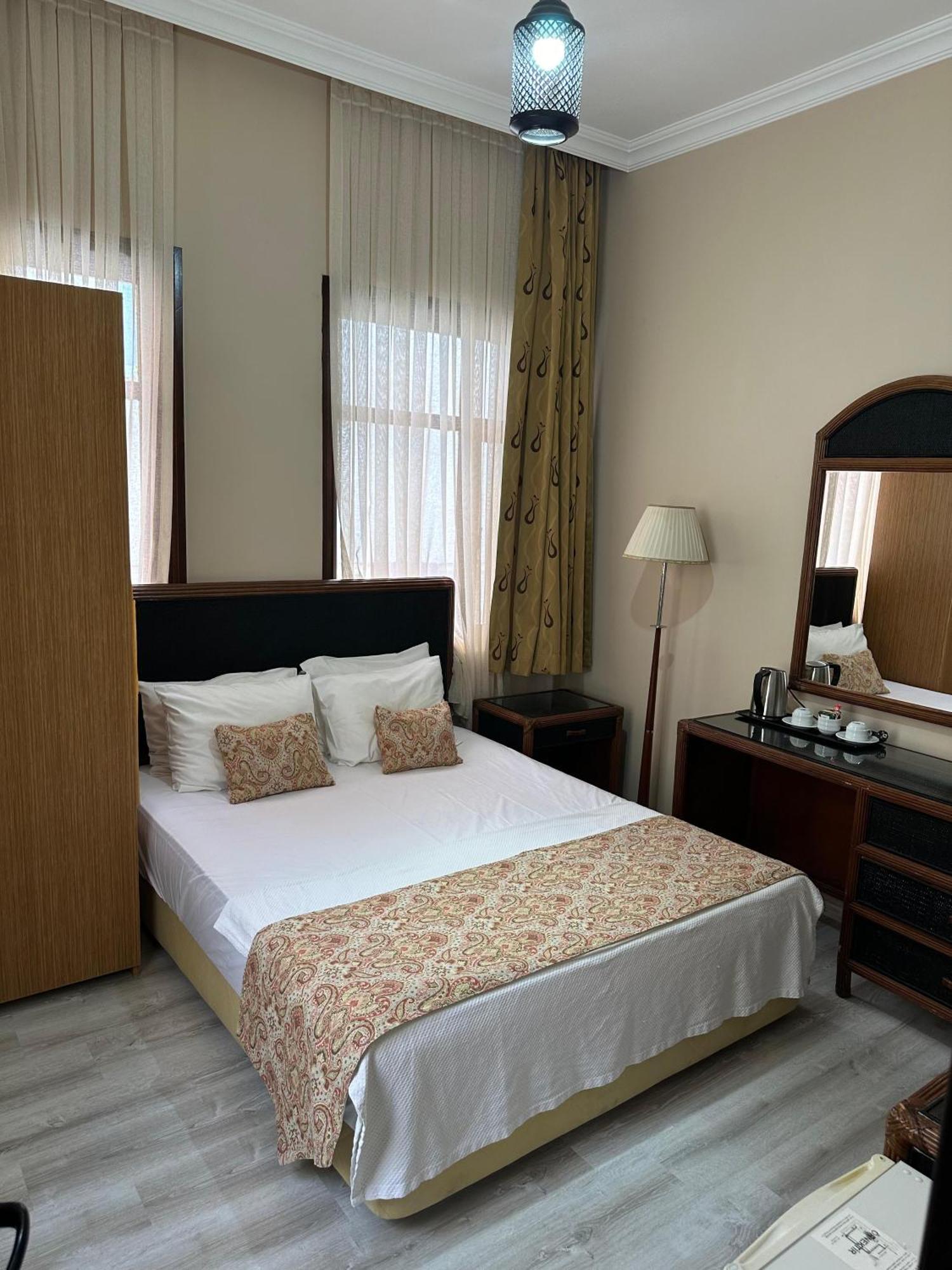 Loost Town Inn Hotel Анталия Екстериор снимка