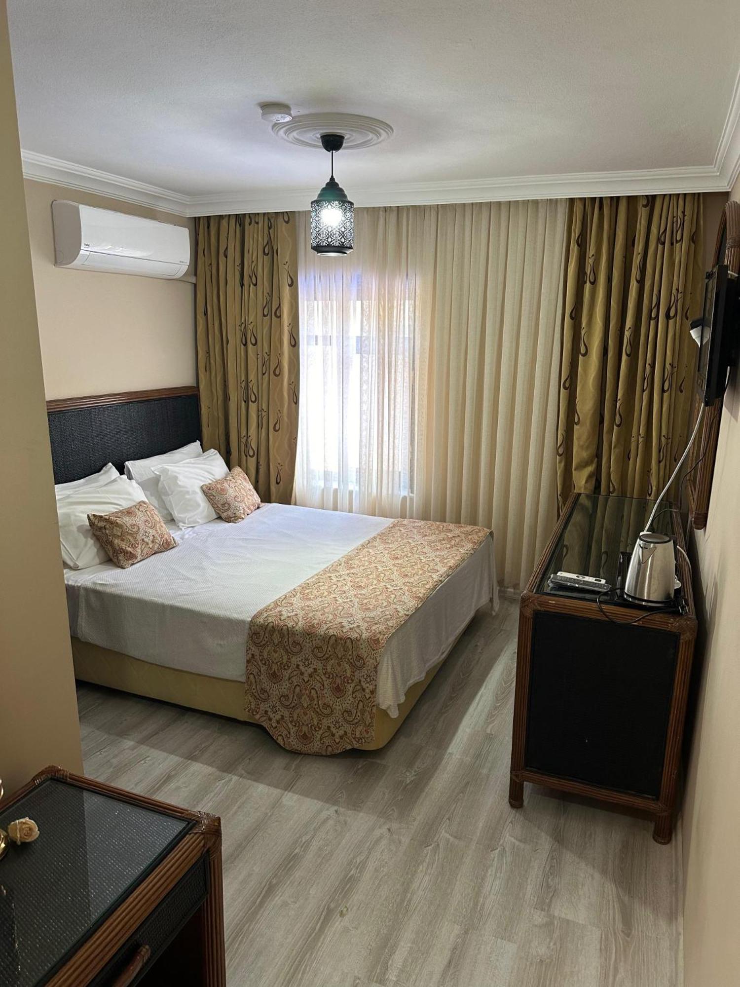 Loost Town Inn Hotel Анталия Екстериор снимка