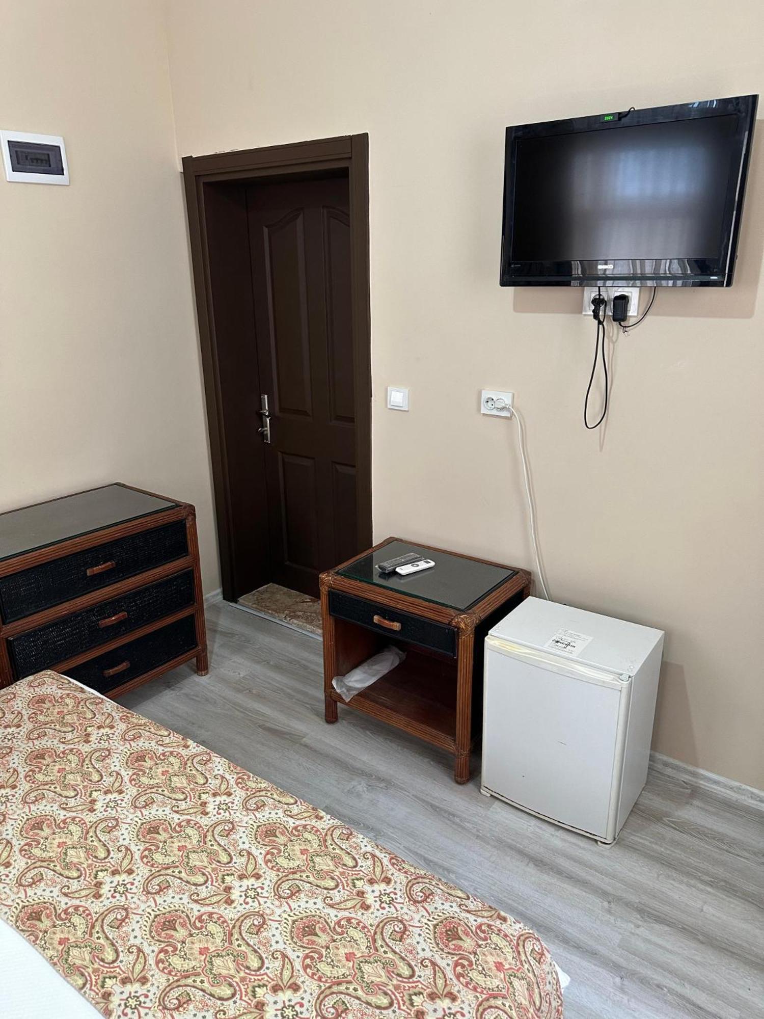 Loost Town Inn Hotel Анталия Екстериор снимка